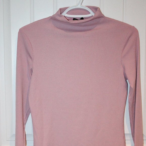 2/$20 🏷 Dynamite Ribbed Turtle Neck Size M - Picture 3 of 3